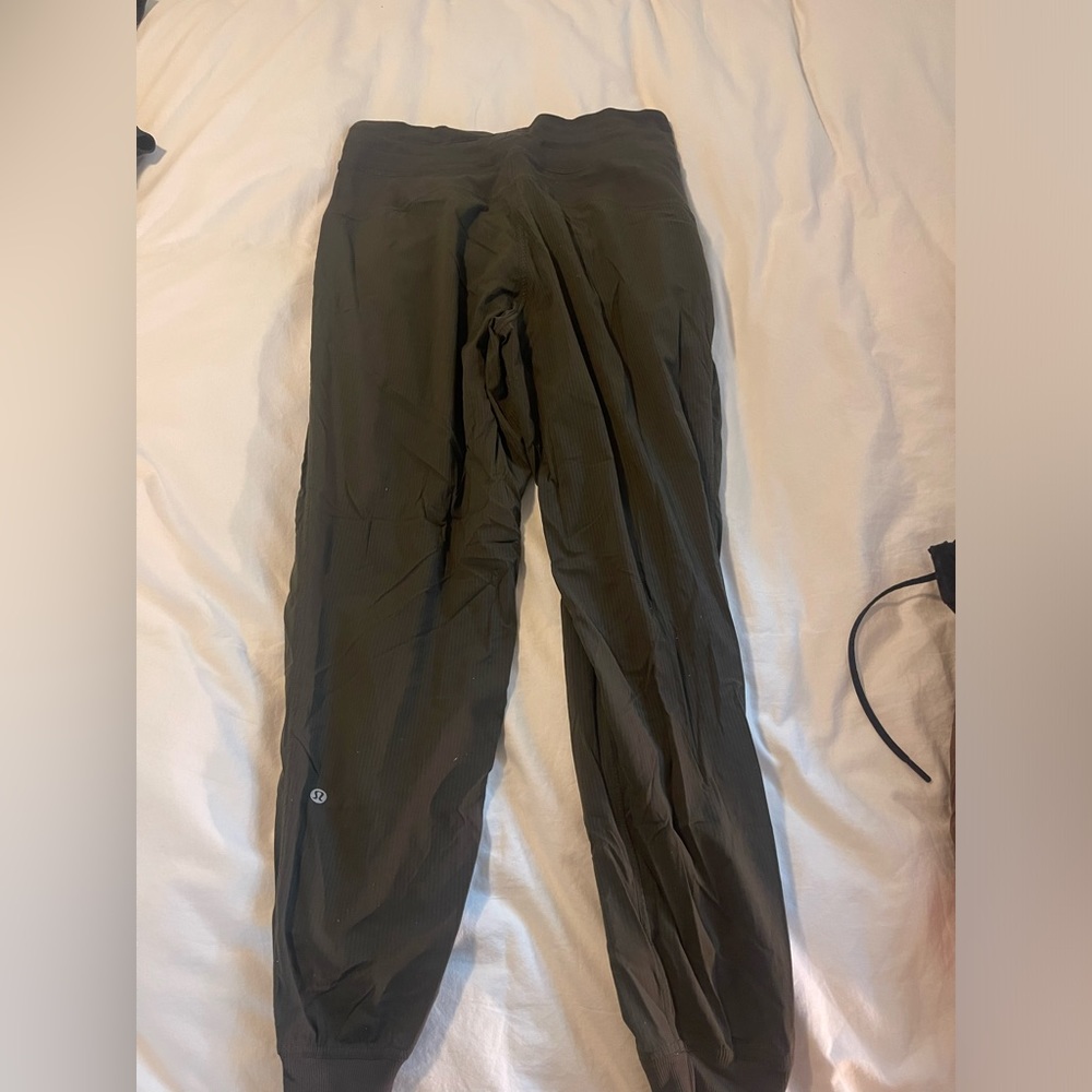 Lululemon joggers size 8 army green